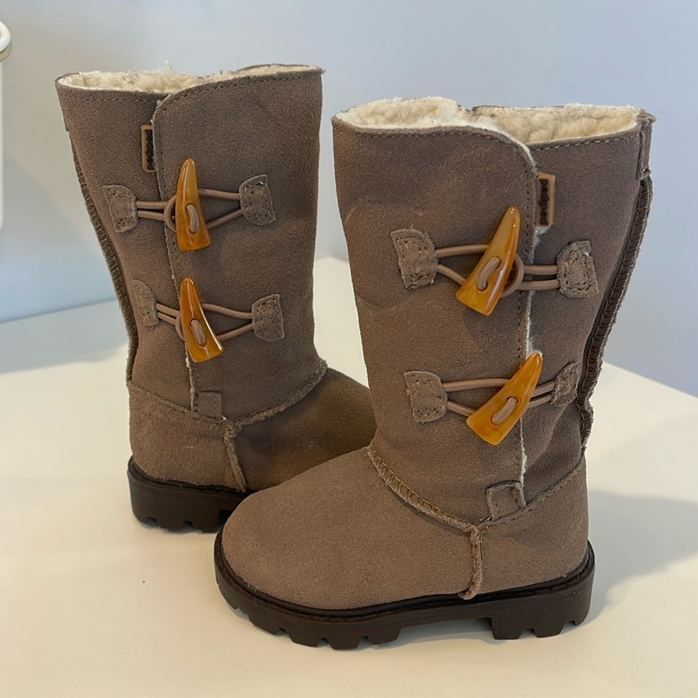 BNWOT PEDIPED TODDLER GIRLS FLEX MAGGIE BOOT TAUPE SUEDE EURO SIZE 20 USA SIZE 5